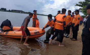 Bocah 14 Tahun Hilang Terbawa Arus di Sungai Landak