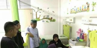 Jenguk Pasien di Rumah Sakit, Wabup Effendi Didoakan Sehat Warganet