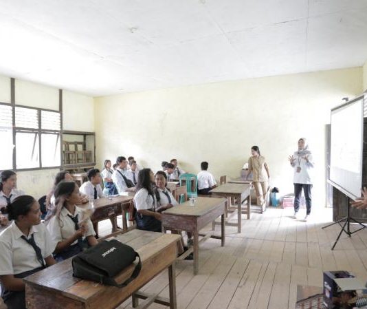 Peringati Hardiknas, Milenial PLN Ajak Siswa Peduli Listrik