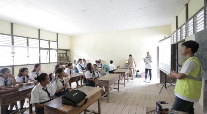 Peringati Hardiknas, Milenial PLN Ajak Siswa Peduli Listrik