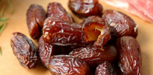 Masjid Mujahidin Terima Bantuan 24 Ton Kurma untuk Takjil