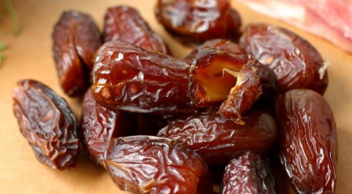 Masjid Mujahidin Terima Bantuan 24 Ton Kurma untuk Takjil