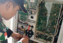 Yonif Raider 301/PKS Wujudkan Harapan Warga Dusun Melancau Nikmati Listrik