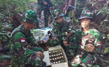 Selama Ramadan, TNI Amankan 975 Botol Miras di Perbatasan