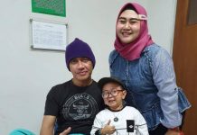 Tersenyum Dijenguk meski Kesulitan Bicara dan Mengingat