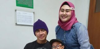 Tersenyum Dijenguk meski Kesulitan Bicara dan Mengingat