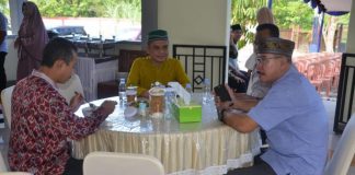 Bupati Citra dan Wabup Effendi Akrab dengan Warganya