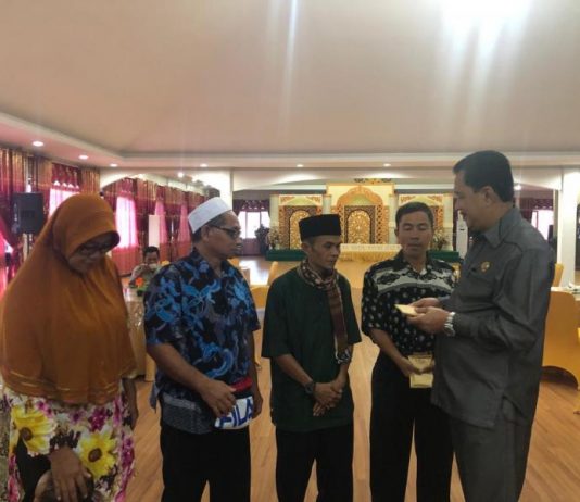 Bupati Serahkan Bantuan ke Korban Kebakaran