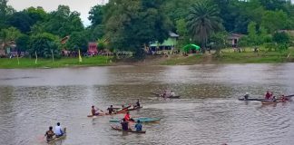 Meriahkan Idul Fitri dengan Tradisi Perang Bedil di Sungai Sekadau