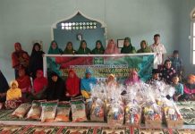 Muslimat NU Berikan Bantuan Paket Lebaran