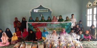 Muslimat NU Berikan Bantuan Paket Lebaran
