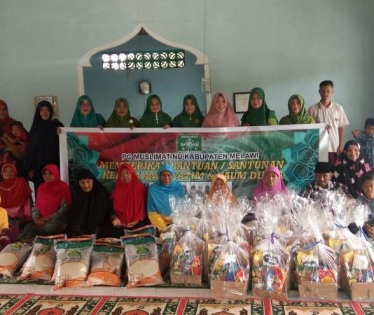 Muslimat NU Berikan Bantuan Paket Lebaran