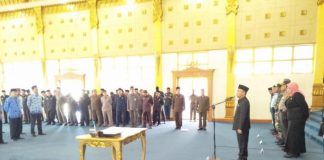 Bupati Lantik 14 Pejabat Pemkab Sambas