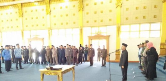Bupati Lantik 14 Pejabat Pemkab Sambas