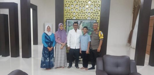 Silaturahmi ke Bupati, Kapolres Kayong Utara Sampaikan Program Peduli Warga Miskin