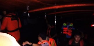 Tugboat Berpenumpang Delapan Orang Kandas di Perairan Ketapang