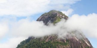 Bukit Kelam Diserbu Ribuan Wisatawan