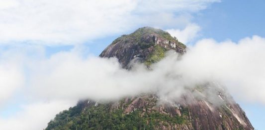 Bukit Kelam Diserbu Ribuan Wisatawan