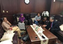 Revolusi Mental Alon-Alon Waton Kelakon REVOLUSI MENTAL ALON-ALON WATON KELAKON