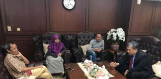 Revolusi Mental Alon-Alon Waton Kelakon REVOLUSI MENTAL ALON-ALON WATON KELAKON