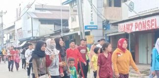 Warga Sekadau Antusias Ikuti Jalan Santai HUT Bhayangkara
