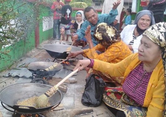 Lestarikan Tradisi Ruah Amping