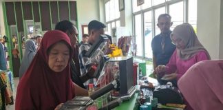 Produk di Gedung UMKM Center Ludes