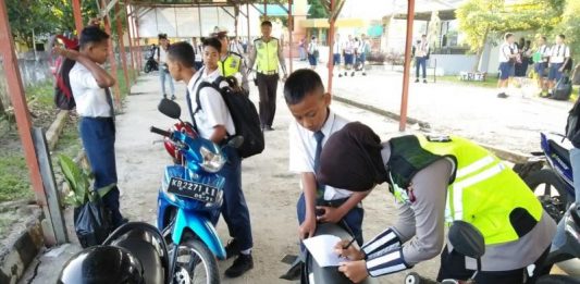 Polisi Tilang 93 Murid SMA Baru