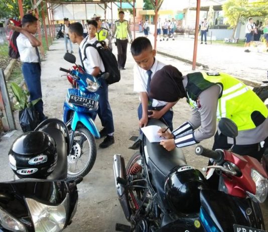 Polisi Tilang 93 Murid SMA Baru