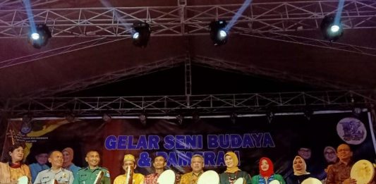 Sambut HUT ke-12 Kubu Raya dengan Pagelaran Seni Budaya