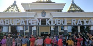 Pawai Budaya Lintas Etnis Meriahkan HUT ke-12 Kubu Raya