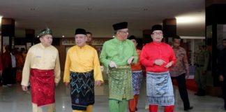 Berbusana Daerah, Gubernur Sutarmidji Puji Peserta dan Petugas Upacara