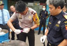 Puluhan Ribu Batang Rokok, Senjata Hingga Sex Toys Dibakar