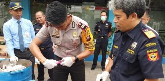 Puluhan Ribu Batang Rokok, Senjata Hingga Sex Toys Dibakar