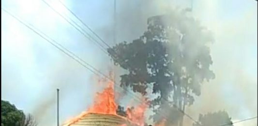 Api Gasak Dua Gedung Milik Pemerintah di Sukadana