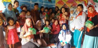 220 Balita Terima Penghargaan dari Kades Parit Baru