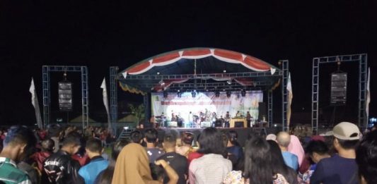 GOR Uncak Kapuas Dipadati Warga