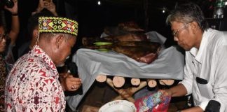 Pesta Dalo’, Ritual Mengangkat Tulang Jenazah Kerabat