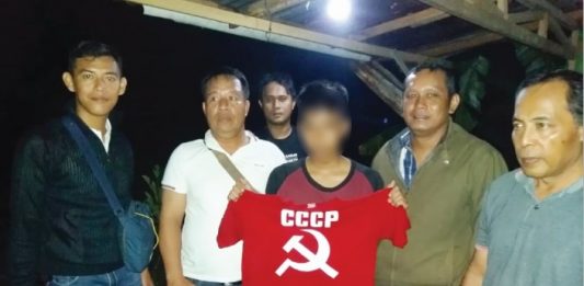 Kaos Palu Arit di TPA Kubu Raya