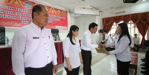 Karol Rombak Posisi Tenaga Pendidik