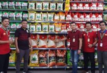 Beras Lokal Landak “Mejeng” di Pasar Modern Dua Kota Kalbar