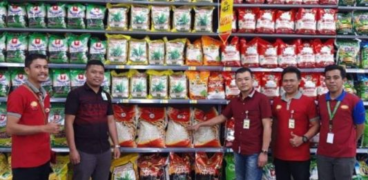 Beras Lokal Landak “Mejeng” di Pasar Modern Dua Kota Kalbar
