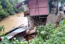 Satu Kios Semi Permanen di Bunut Ambruk