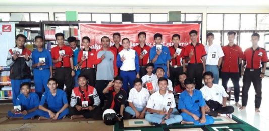 Edukasi Keselamatan Berkendara Sasar Siswa SMKN 01 Mempawah