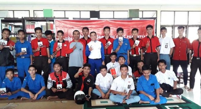 Edukasi Keselamatan Berkendara Sasar Siswa SMKN 01 Mempawah