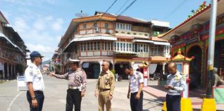 Dilarang Parkir di Halaman Vihara Dharma Bumi Raya