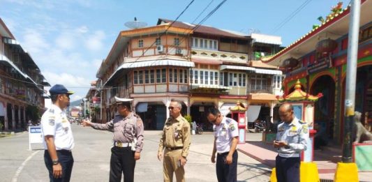 Dilarang Parkir di Halaman Vihara Dharma Bumi Raya