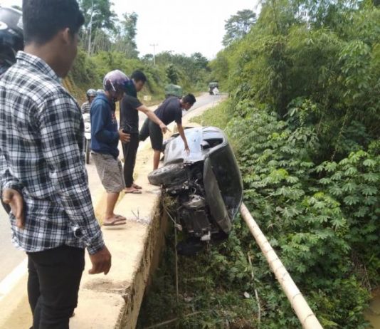 Minibus Calya Terjun Dari Jembatan Bokak, Sopirnya Masih Belum Ditemukan