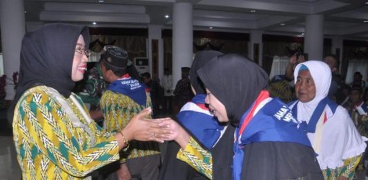 Isak Tangis Warnai Keberangkatan CJH Mempawah