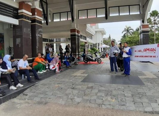 Senam Sehat Sambil Kampanye #Cari_aman di Pemkot Singkawang